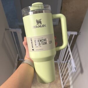 BNWT Stanley Quencher 40oz